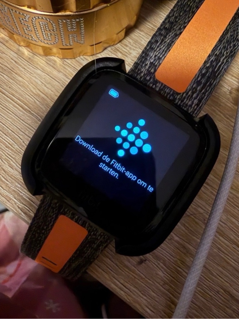 Fitbit versa first gen with charger - Picture 2 of 2